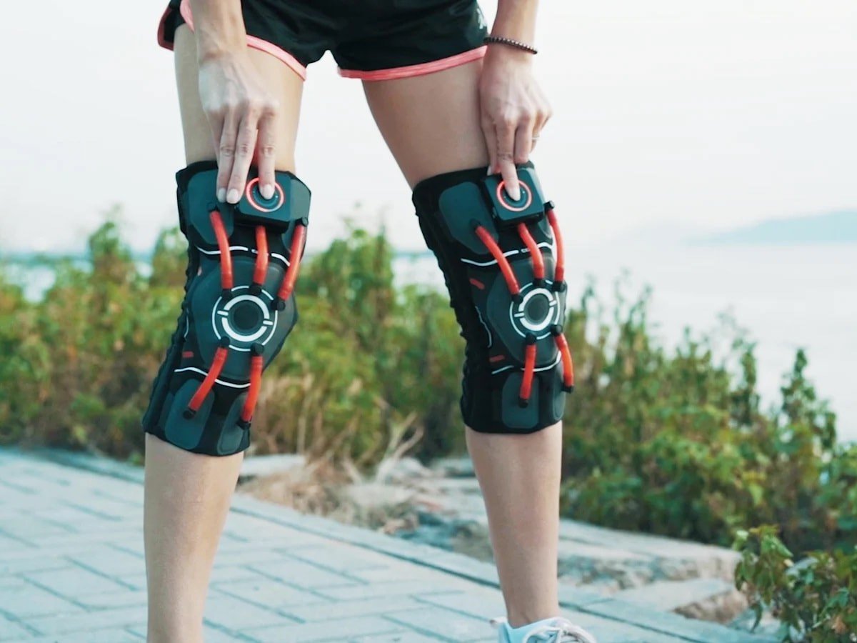 E-Knee: Nẹp đầu gối bảo vệ và phát hiện trạng thái chuyển động của bạn trong thời gian thực