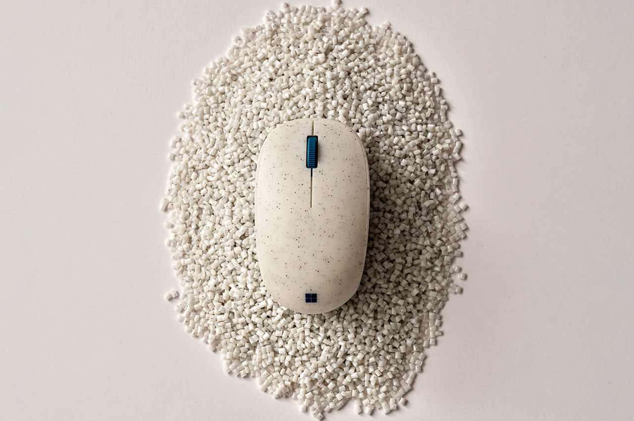 Microsoft Ocean Plastic Mouse: Chuột không dây làm từ nhựa tái chế thân thiên môi trường