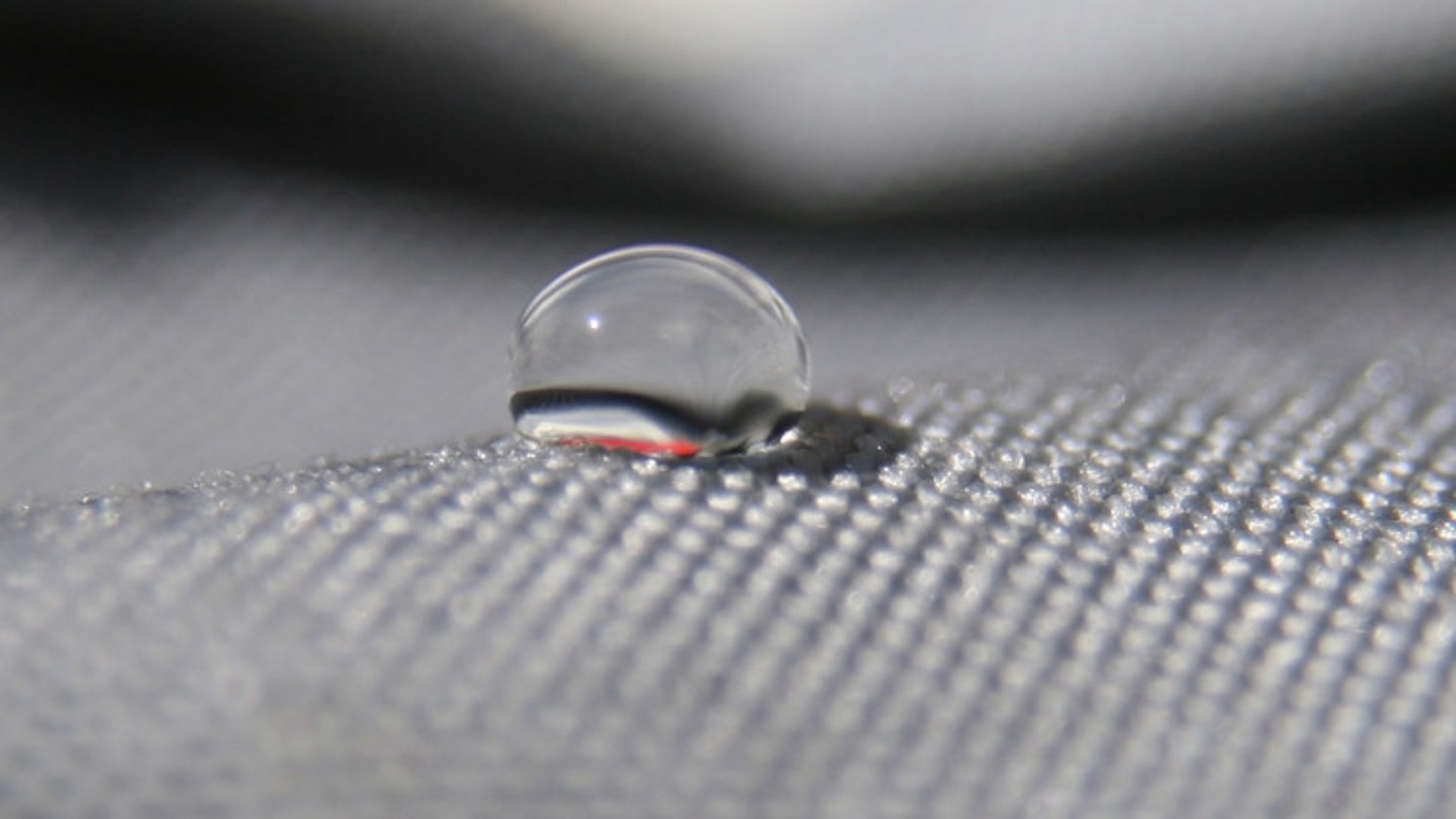 Vật liệu nano mới không bị ướt ngay cả khi ngập hoàn toàn trong nhiều giờ