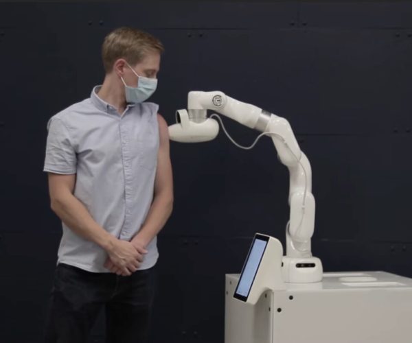 Cobi : Robot tự động thực hiện tiêm chủng không dùng kim tiêm