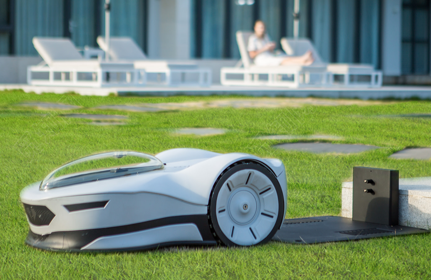 Novabot: Robot chăm sóc bãi cỏ tự động mang tính cách mạng