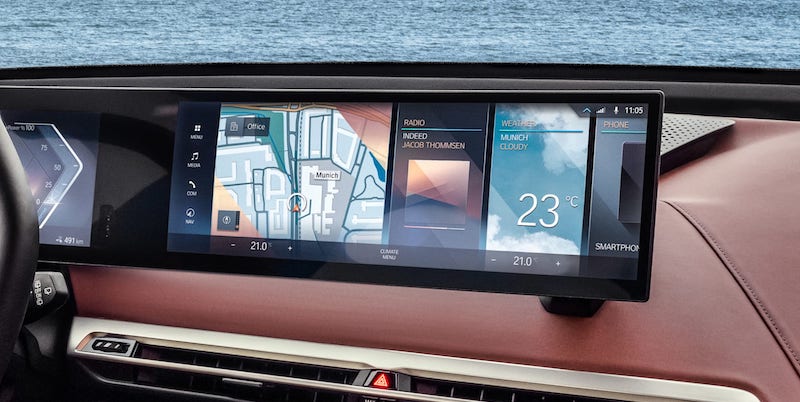 Màn hình iDrive của xe BMW: Một bước tiến tới lái xe tự động