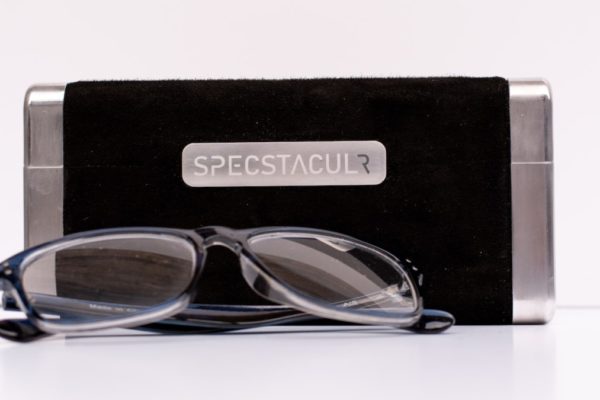 Specstaculr: Bộ lau kính di động làm sạch chỉ trong 45 giây