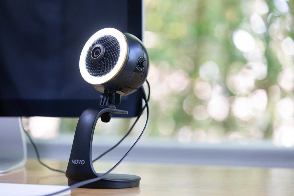 Thiết bị kết hợp 3 trong 1 webcam, micrô và ánh sáng để trò chuyện video