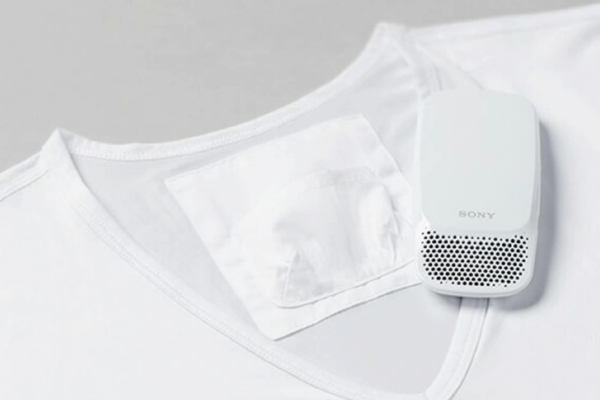 Reon Pocket : Chiếc điều hòa gắn áo từ Nhật Bản sẽ giúp bạn không còn cảm giác nóng quanh cổ