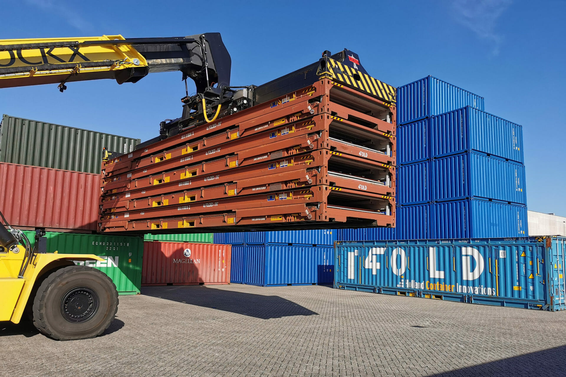 Các container gấp gọn giúp giải quyết tình trạng tắc nghẽn ở cảng và tối ưu vận chuyển