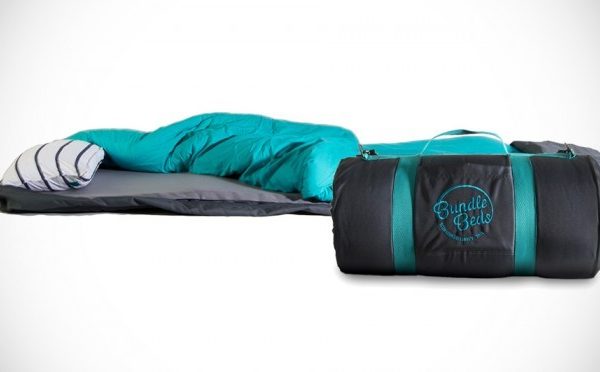 BUNDLE BEDS : Túi ngủ với đầy đủ gối, chăn, nệm di động vô cùng nhỏ gọn
